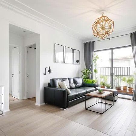 Stylist 2 Bedrooms Apartment Ho Chi Minh City Exterior photo